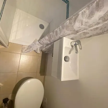 بيت للعطل La Maison De La Toile De *